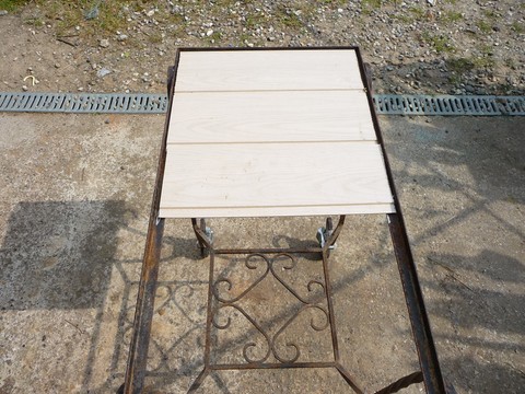 mise en place du fond avec du lambris